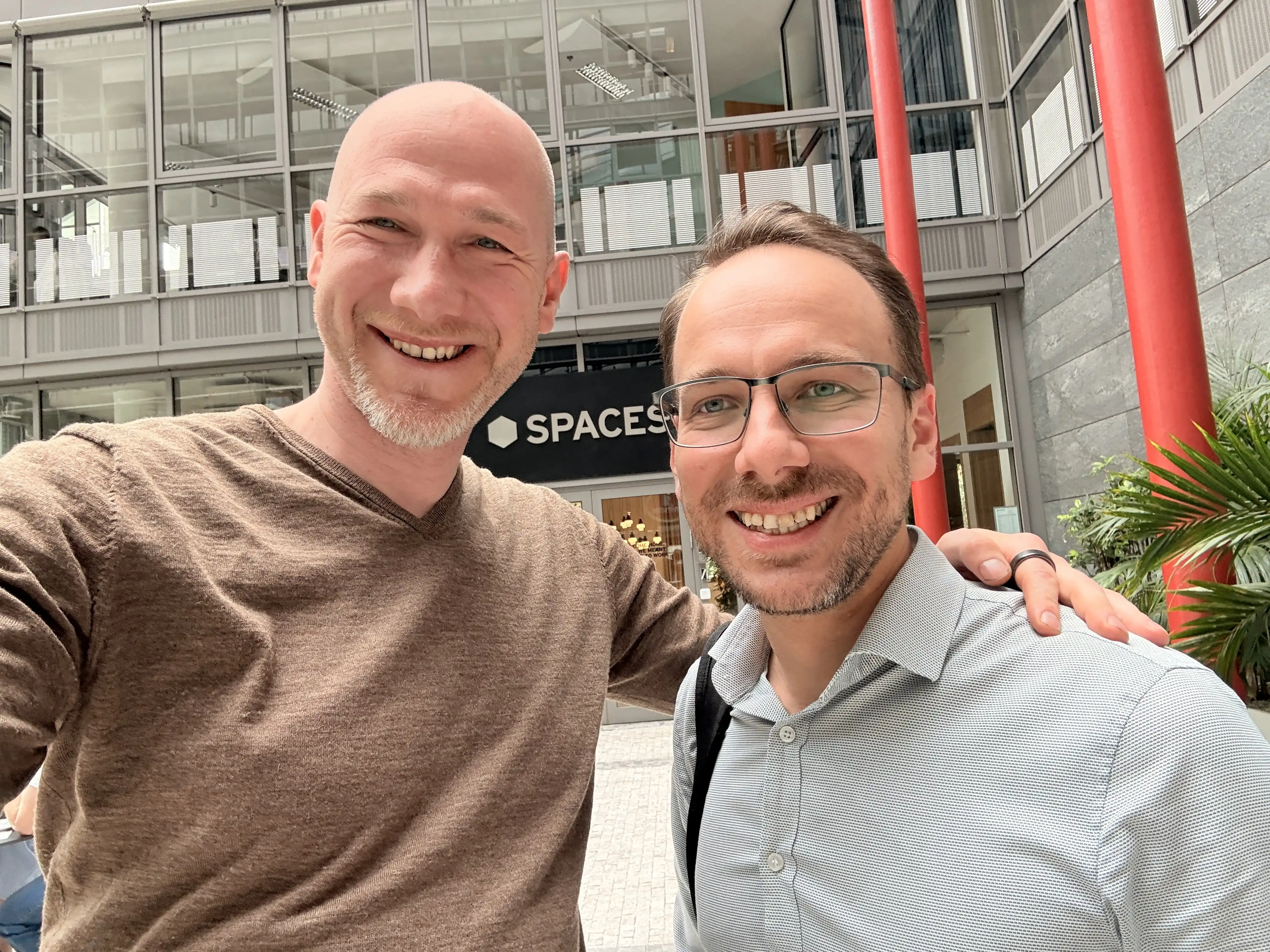 Two ELC members outside a Prague coworking venue after a meetup